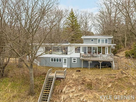 3rd image of 6039 Lakeshore Dr