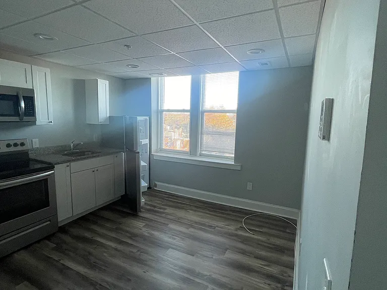 17 W Marshall St #208 — Photo 6