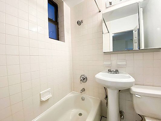 4th image of 328 E 93rd St APT 5C