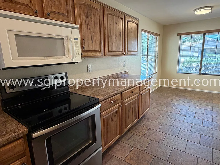 383 E Anastasia St — Photo 3