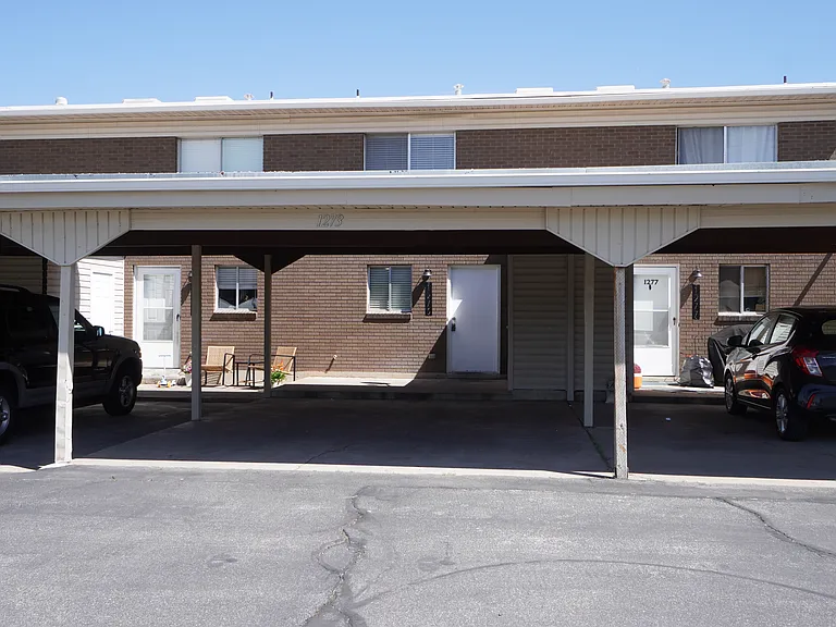 1273 E Gordon Ave — Photo 2