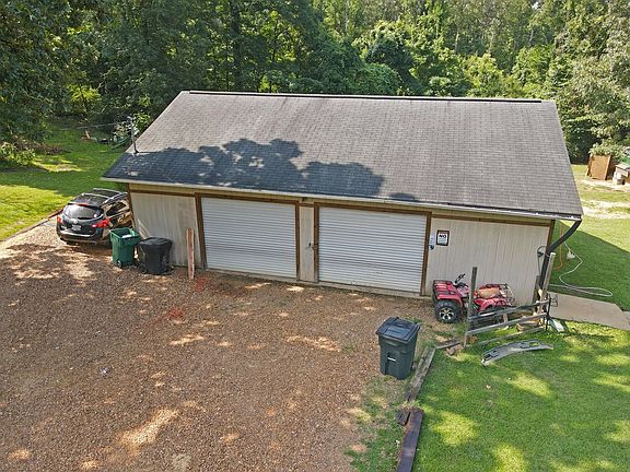 5th image of 566 Ridge St