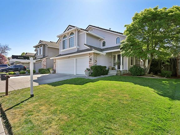 3rd image of 1422 Roman Dr