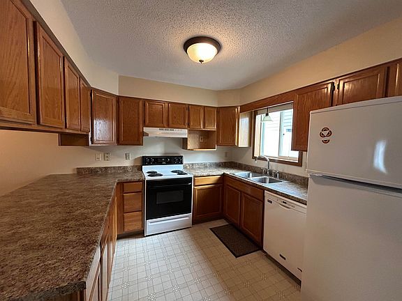 2nd image of 1203 S Newport Pl