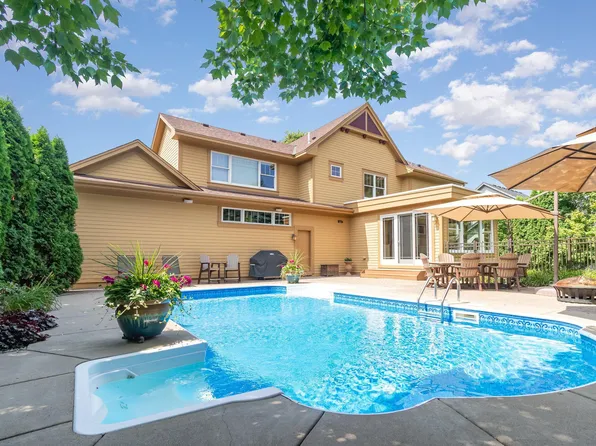 1520 Bridgewater Rd, Golden Valley, MN 55422