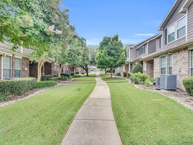 2204 Stonepark Pl — Photo 3