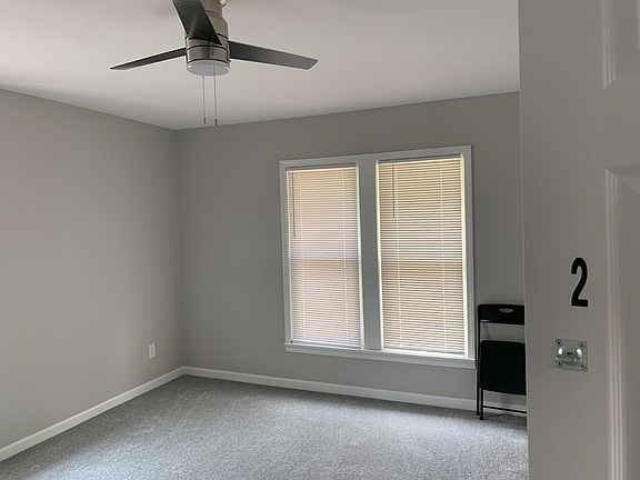 4th image of 709 W Illinois St #2