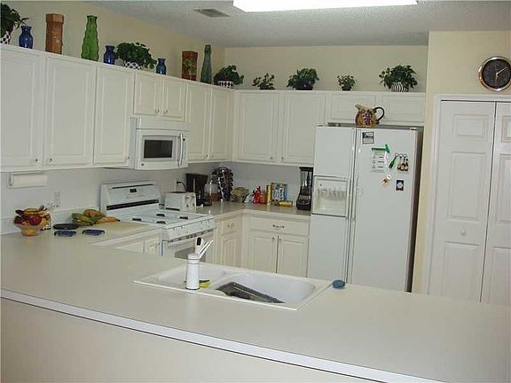 3rd image of 2513 Jasmine Trace Dr