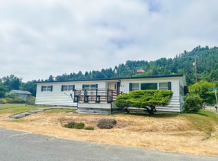 50 Del Ponte Dr, Klamath, CA 95548