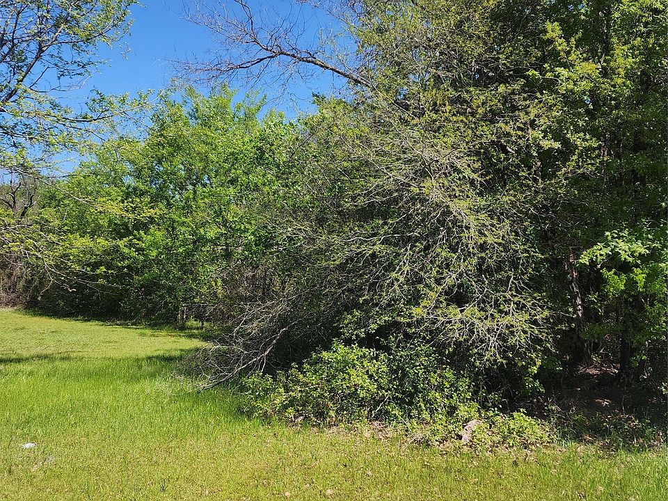 2nd image of 116 Lindy Lee Ln