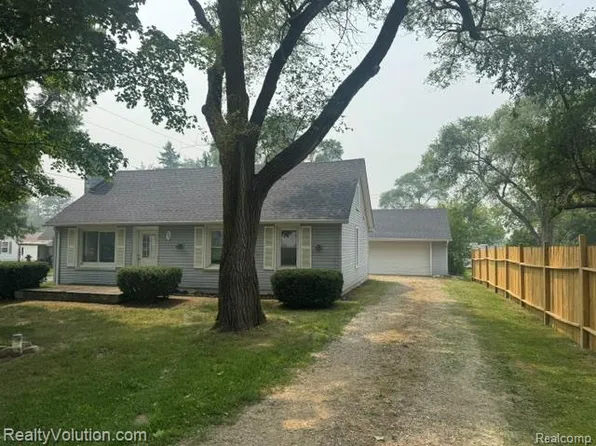 125 Rule Rd, Imlay City, MI 48444