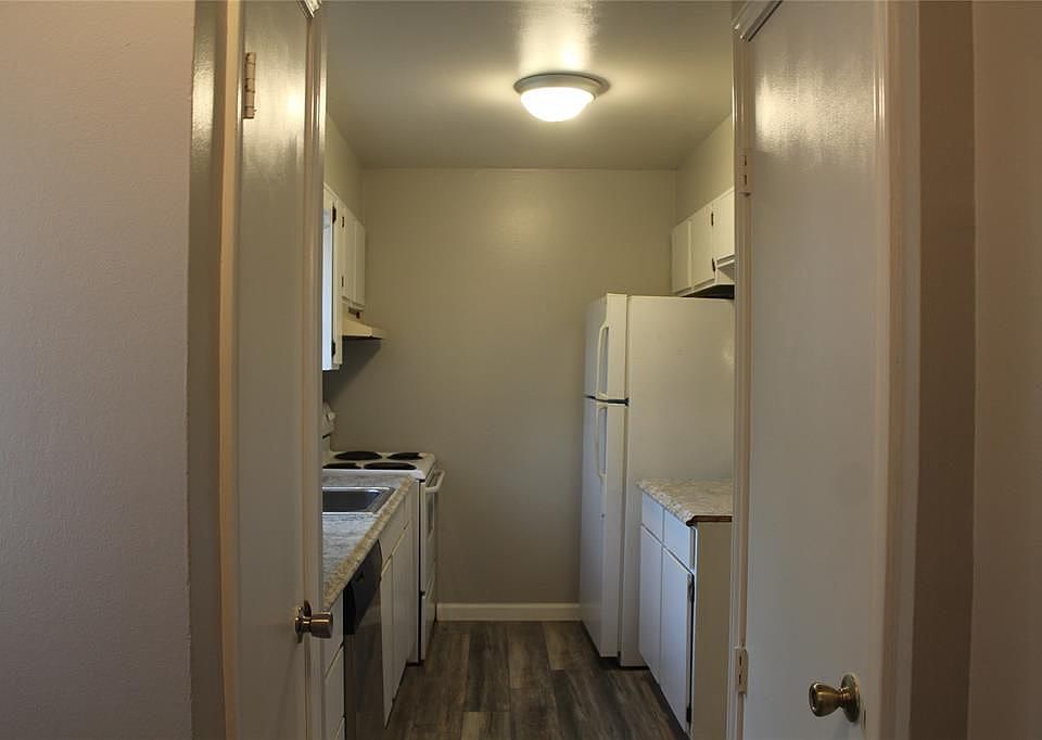2nd image of 4111 Lark Ln