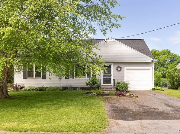 201 Vanida Dr, Camillus, NY 13031