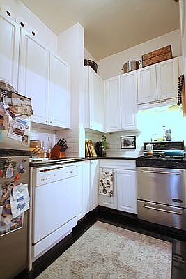 3rd image of 50 E 66th St APT 2A