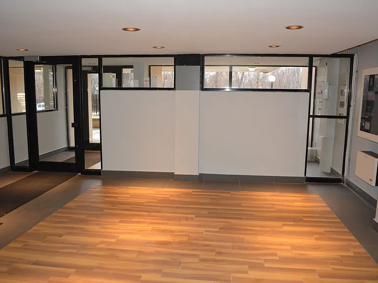 6000 Yonge St — Photo 3