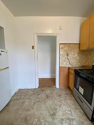 Rented by The Brokerage Group LLC | media 22