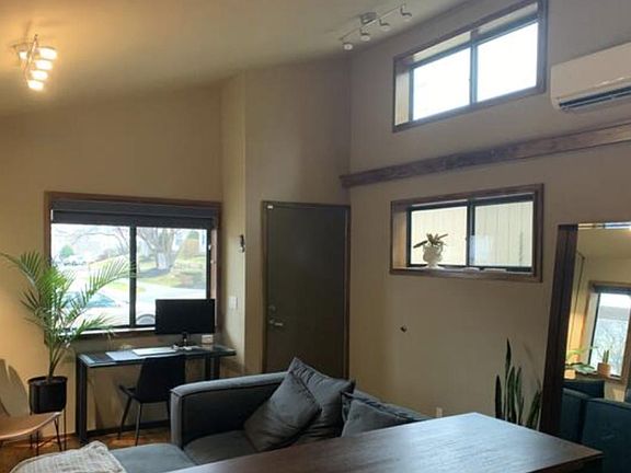 5th image of 1820 Holly St