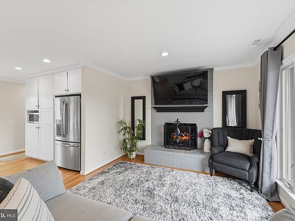 4th image of 8746 Meetze Rd