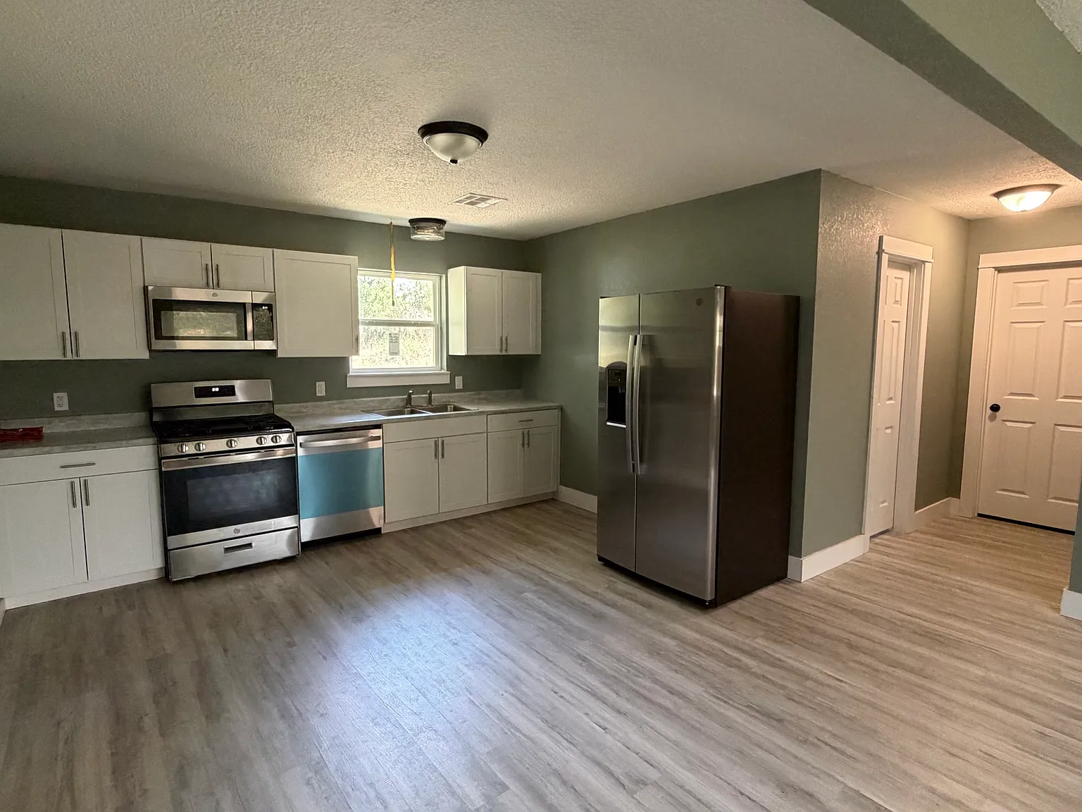 1918 W Wyandotte Ave — Photo 3
