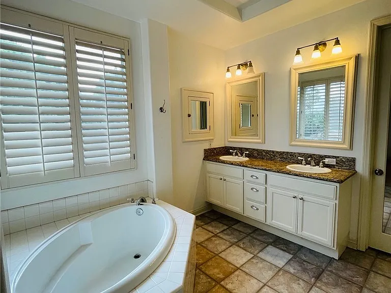 7114 Forest Glen Dr — Photo 9