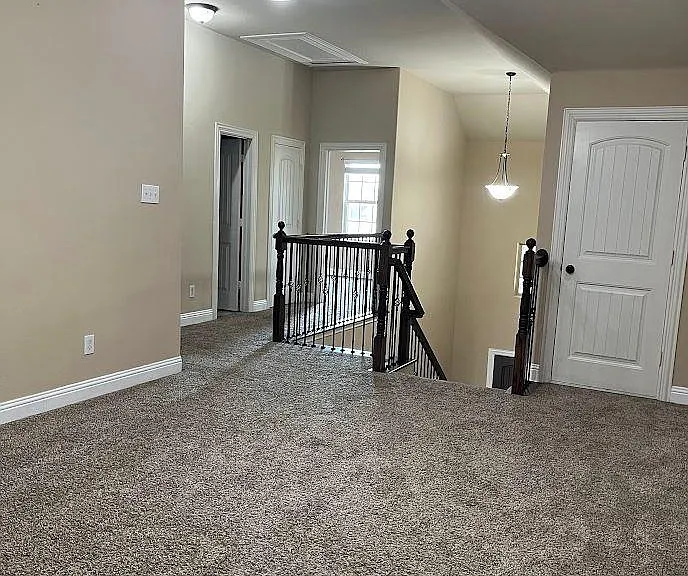 604 Darby Ln — Photo 15