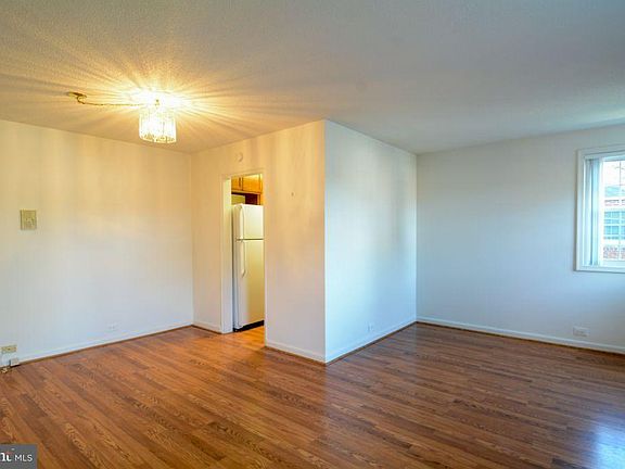 5th image of 4326 N Pershing Dr APT 4