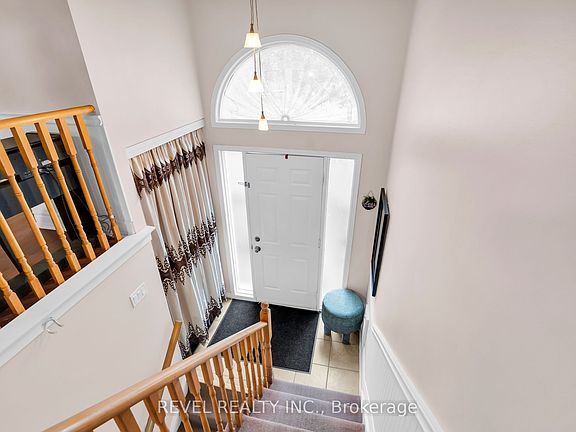 3rd image of 302 Shelburne Pl