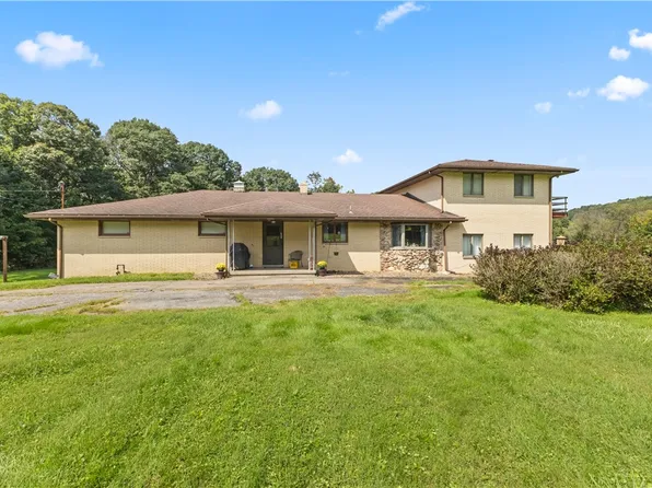 369 S Kings Creek Rd, Burgettstown, PA 15021