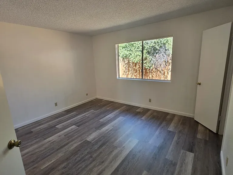 3840 N Fruit Ave #28 — Photo 21