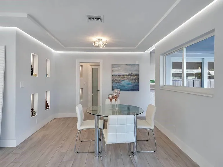 2417 Bayview Dr — Photo 8