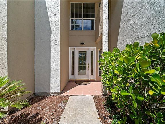 3rd image of 457 Bluff Dr