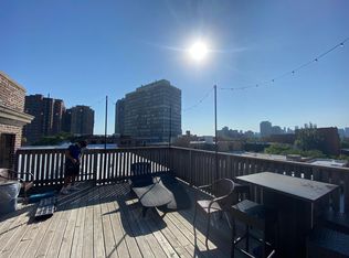 Granada, Chicago, IL 60614