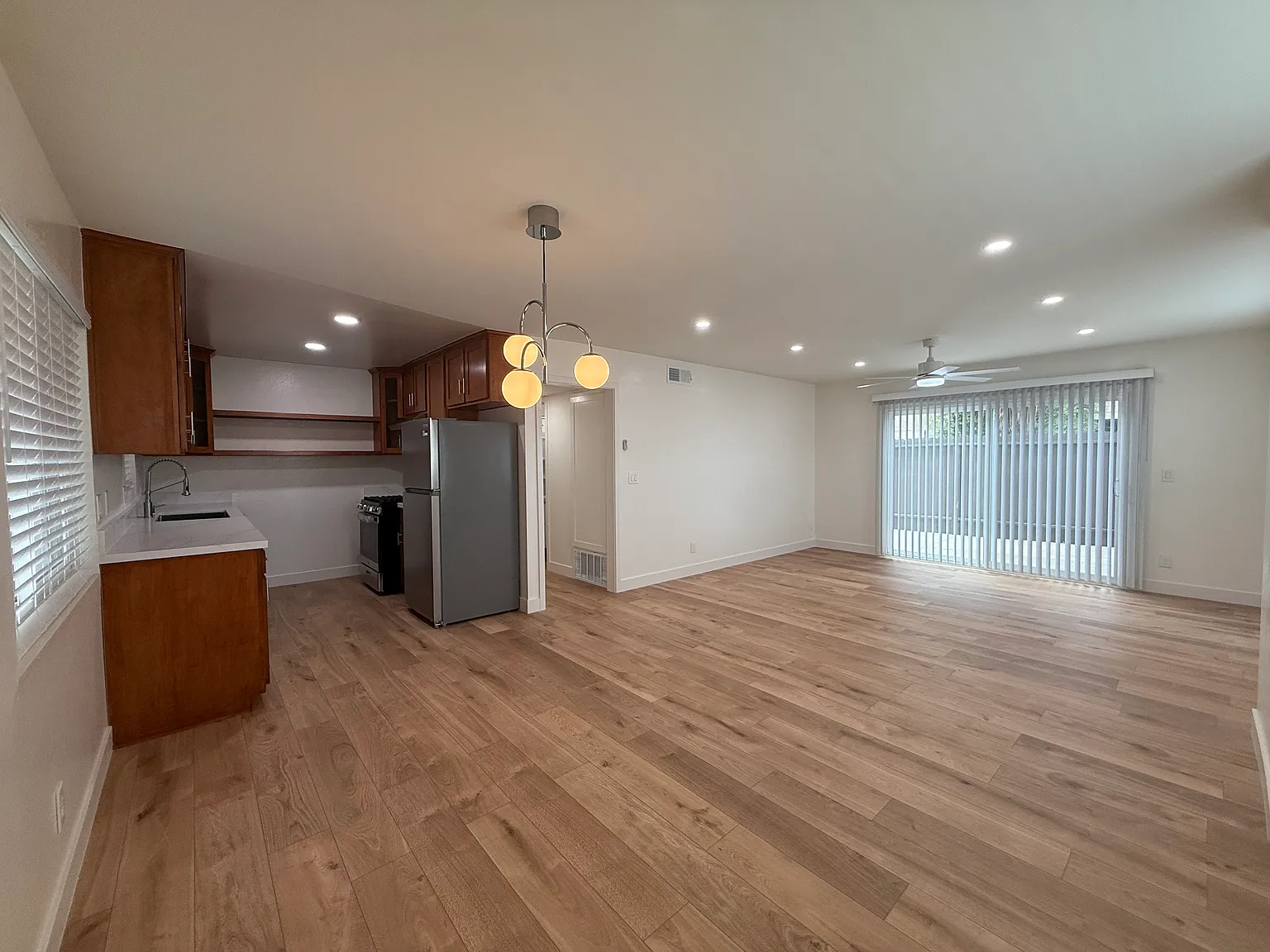 2 bed, 1100 sqft, $3,000 — Photo 2