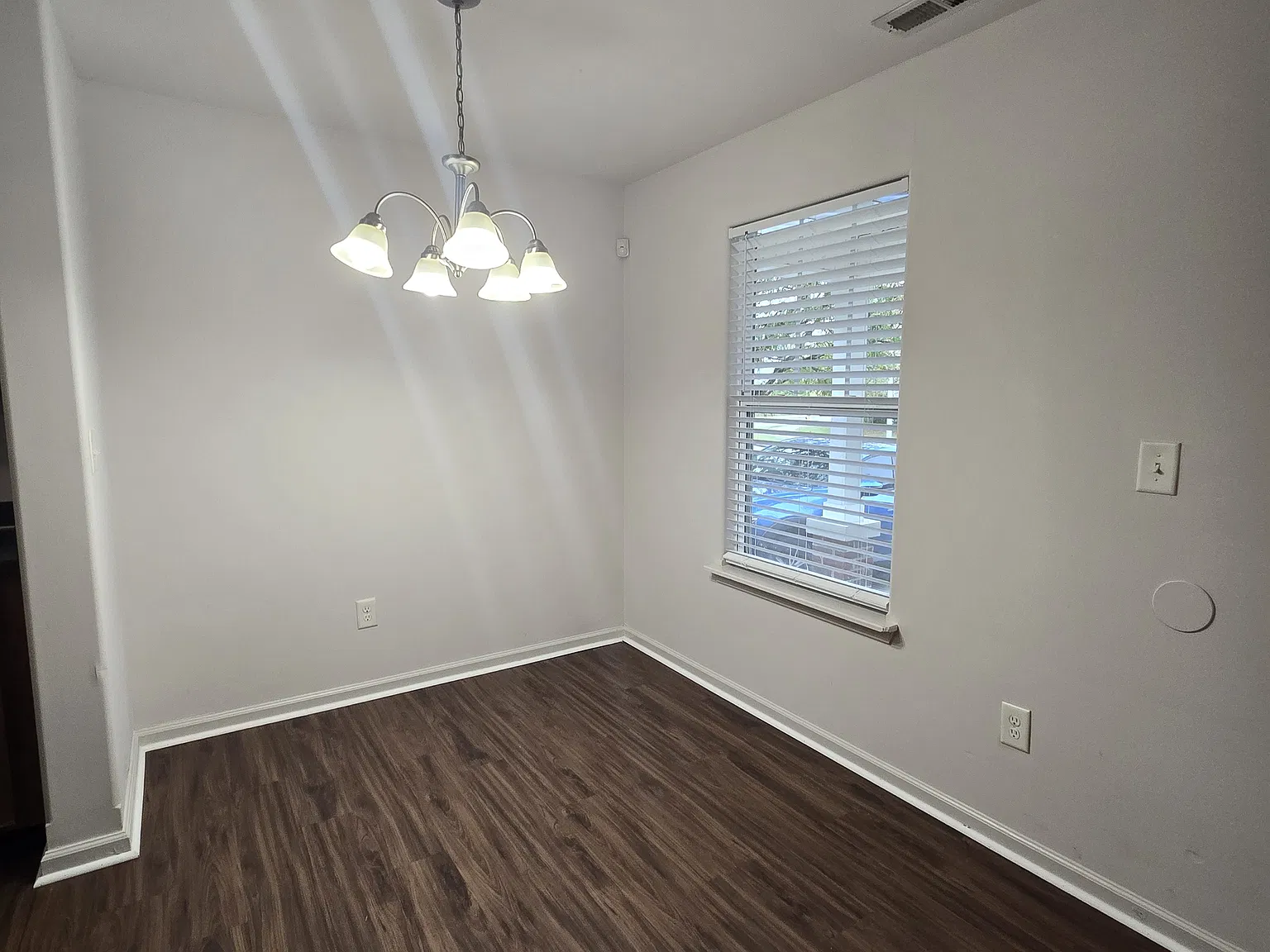 3 bed, 1202 sqft, $1,870 — Photo 4