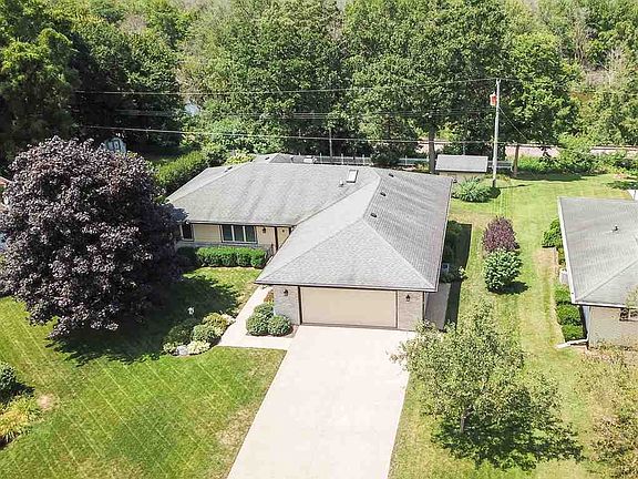 2nd image of 1906 Oak Leaf Dr