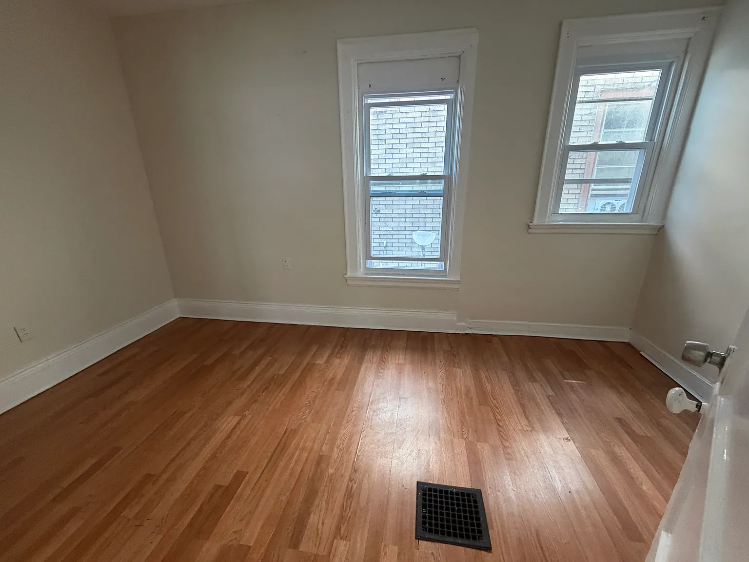 3 bed, 1.5 bath, 1200 sqft, $1,100 — Photo 1
