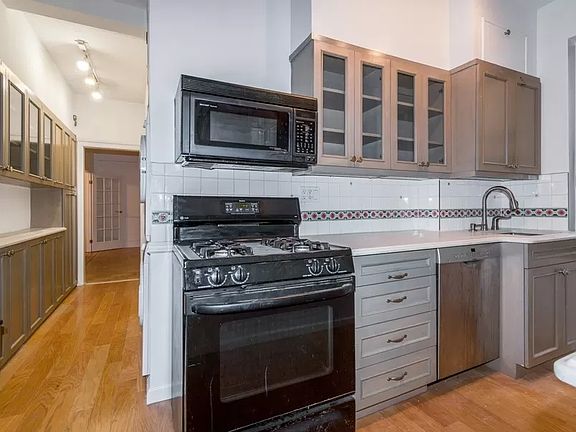 2nd image of 675 W End Ave APT 2A