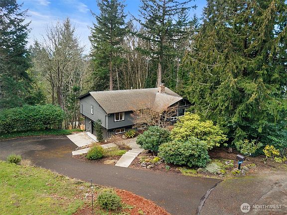4th image of 1945 Kaster Court NE
