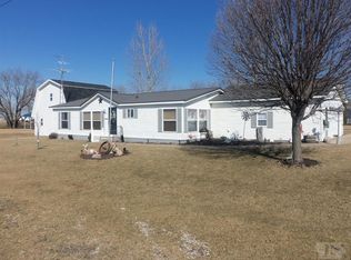1 Jacara Dr, Mediapolis, IA 52637