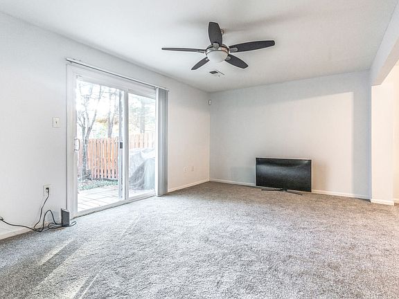 5th image of 4661 Charlton Ct #1