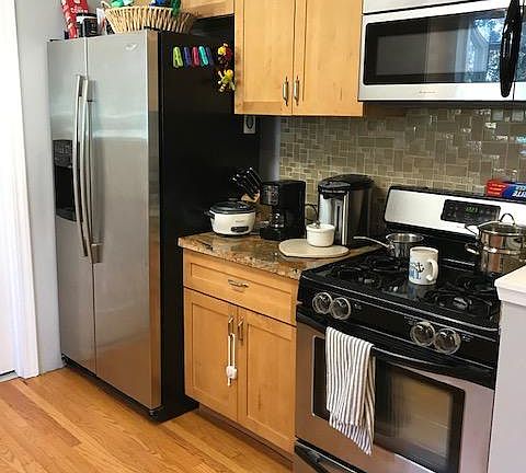 4th image of 702 Redwood Ave