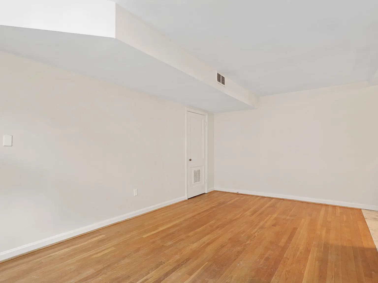 3 bed, 800 sqft, $1,595 — Photo 1