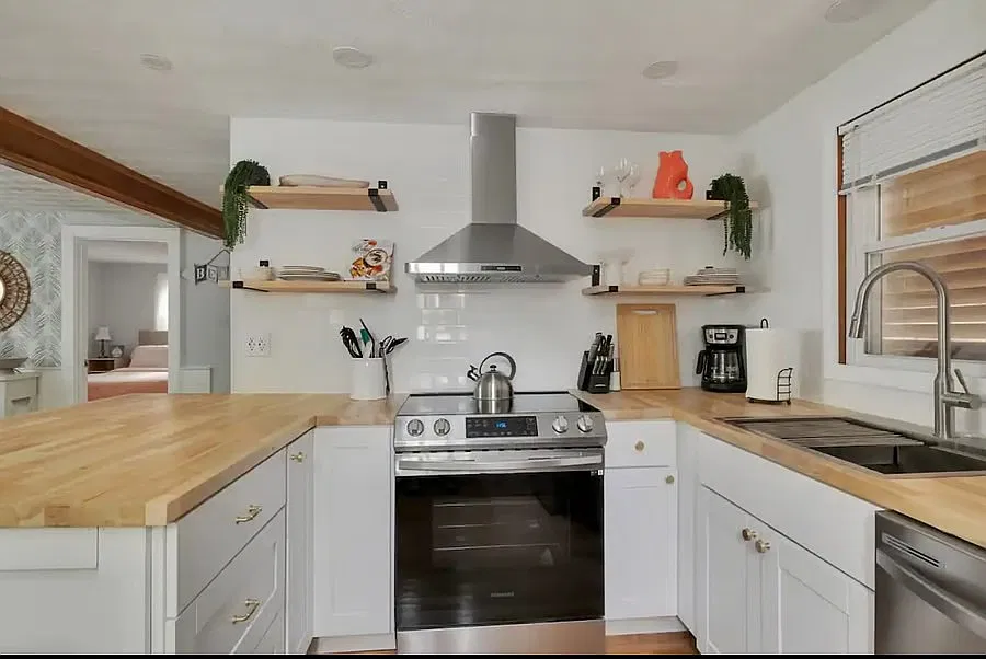 3 bed, 859 sqft, $2,600 — Photo 2