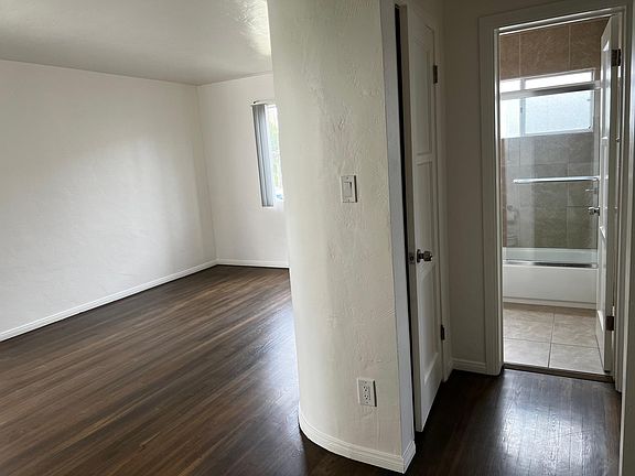 4th image of 954 Wilbur Ave #1