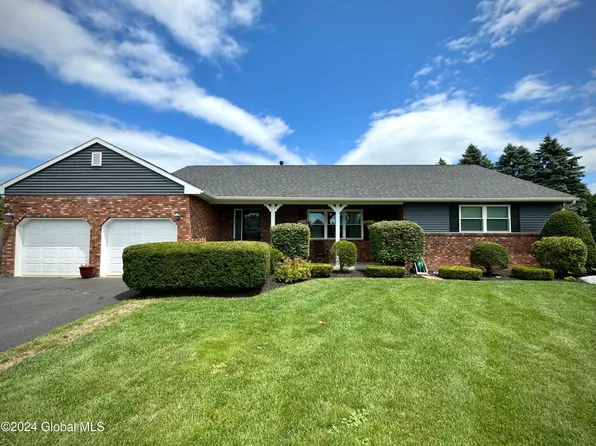 18 Winchester Place, Loudonville, NY 12211