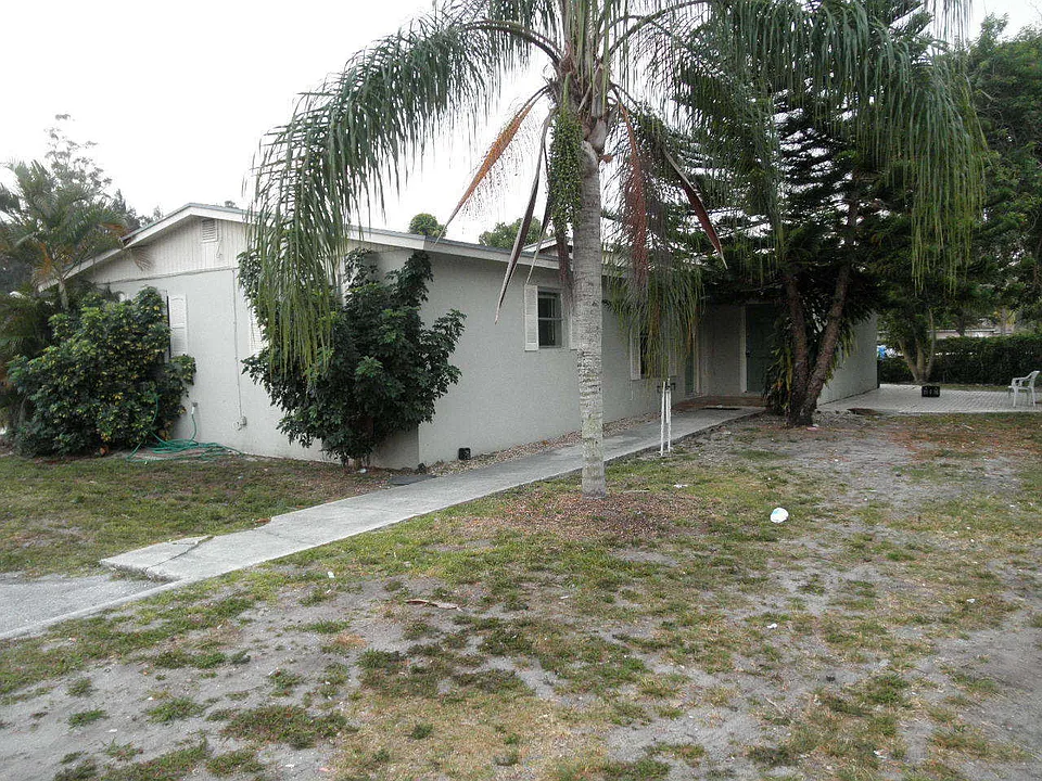 3958 Pesiri Ln