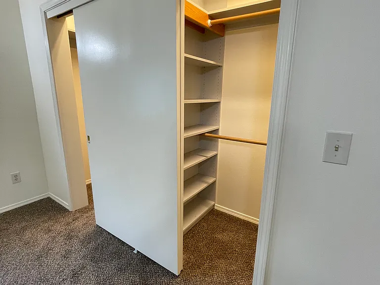 209 W Murray St — Photo 11