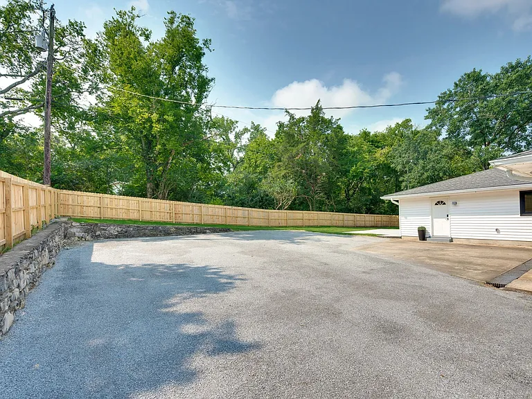 1205 Saint Marys Ln — Photo 29