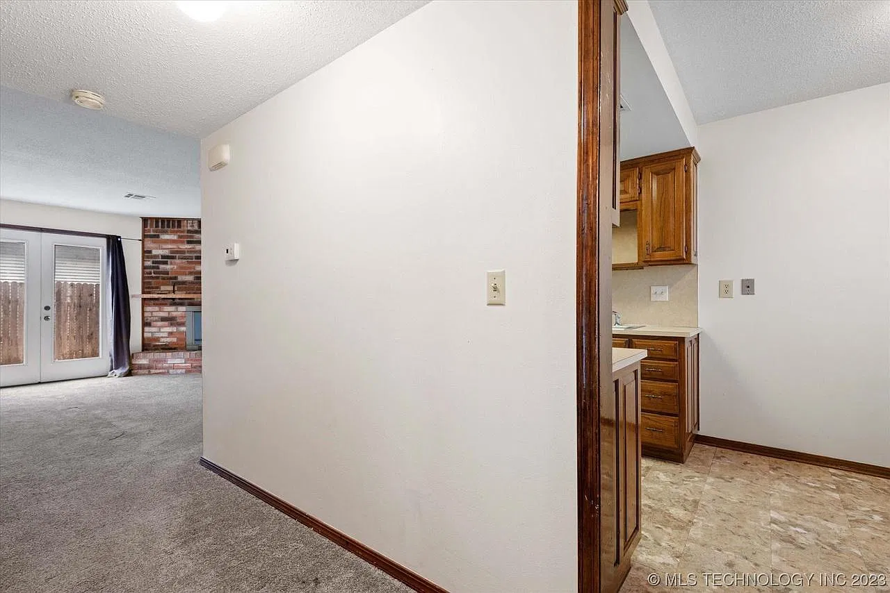 2 bed, 1.5 bath, 1264 sqft, $900 — Photo 3
