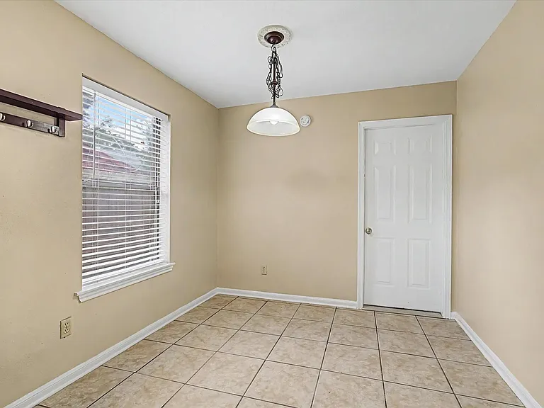 7315 Foxside Ln — Photo 14